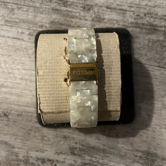 Beautiful Fossil watch with rose gold/rhinestones around the watch face ❤️ - Picture 2 of 7